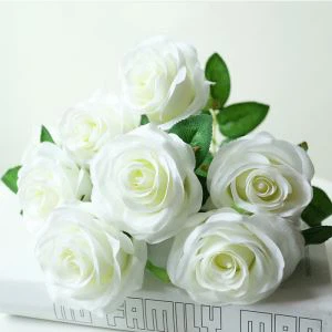 Umělá květina bílé růže